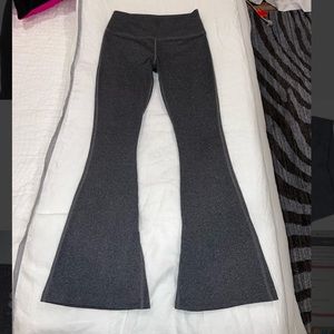 Splits59 Raquel Flared Legging. Size SMALL. Length: SHORT. Color: grey